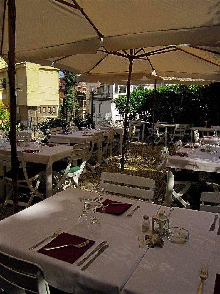 Hotel Ristorante Il Caminetto Diano Marina Eksteriør billede